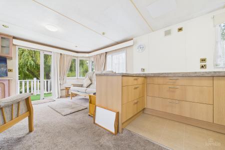 1 bedroom Park home for sale in Barton Broads Park, Maltkiln Road, Barton-upon-Humber, North Lincolnshire, DN18