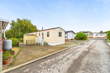1 bedroom Park home for sale in Barton Broads Park, Maltkiln Road, Barton-upon-Humber, North Lincolnshire, DN18