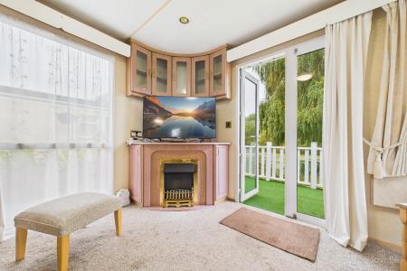 1 bedroom Park home for sale in Barton Broads Park, Maltkiln Road, Barton-upon-Humber, North Lincolnshire, DN18