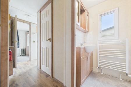 1 bedroom Park home for sale in Barton Broads Park, Maltkiln Road, Barton-upon-Humber, North Lincolnshire, DN18