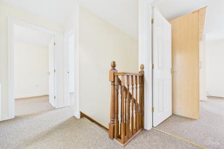 4 bedroom Detached house for sale in Hallam Close, Barrow-upon-Humber, North Lincolnshire, DN19