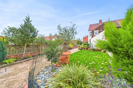 2 bedroom End of terrace house for sale in Marsh Lane, Barton-upon-Humber, North Lincolnshire, DN18