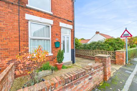 2 bedroom End of terrace house for sale in Marsh Lane, Barton-upon-Humber, North Lincolnshire, DN18