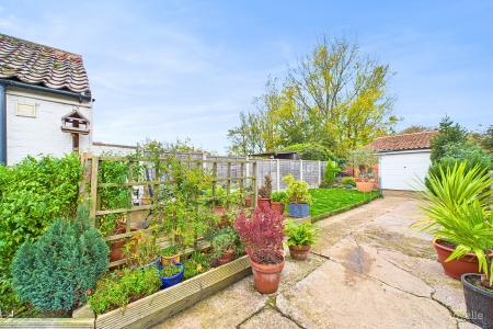 2 bedroom End of terrace house for sale in Marsh Lane, Barton-upon-Humber, North Lincolnshire, DN18