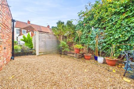 2 bedroom End of terrace house for sale in Marsh Lane, Barton-upon-Humber, North Lincolnshire, DN18