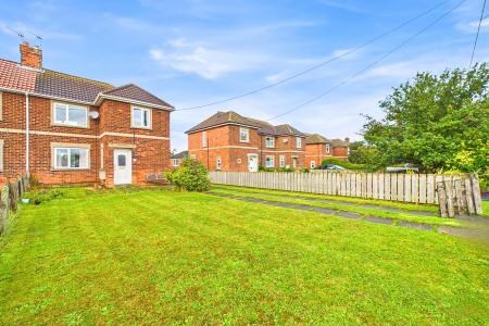 3 bedroom Semi-detached house for sale in Barrow Road, New Holland, North Lincolnshire, DN19