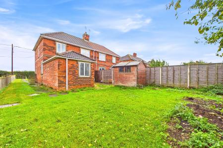 3 bedroom Semi-detached house for sale in Barrow Road, New Holland, North Lincolnshire, DN19