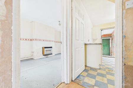 3 bedroom Semi-detached house for sale in Barrow Road, New Holland, North Lincolnshire, DN19