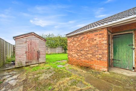 3 bedroom Semi-detached house for sale in Barrow Road, New Holland, North Lincolnshire, DN19