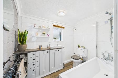 3 bedroom Terraced House for sale in Butts Road, Barton-upon-Humber, North Lincolnshire, DN18