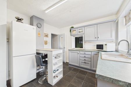 2 bedroom Semi-detached bungalow for sale in Western Drive, Barton-upon-Humber, North Lincolnshire, DN18