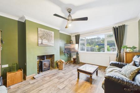 2 bedroom Semi-detached bungalow for sale in Western Drive, Barton-upon-Humber, North Lincolnshire, DN18