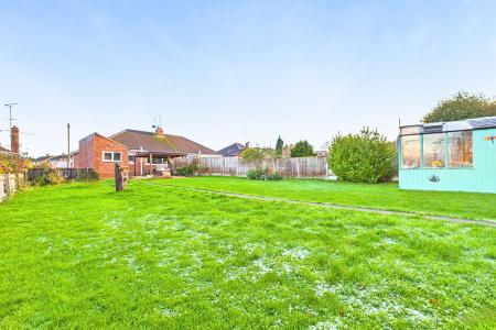 2 bedroom Semi-detached bungalow for sale in Western Drive, Barton-upon-Humber, North Lincolnshire, DN18