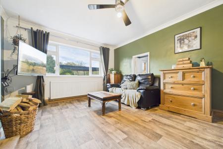 2 bedroom Semi-detached bungalow for sale in Western Drive, Barton-upon-Humber, North Lincolnshire, DN18