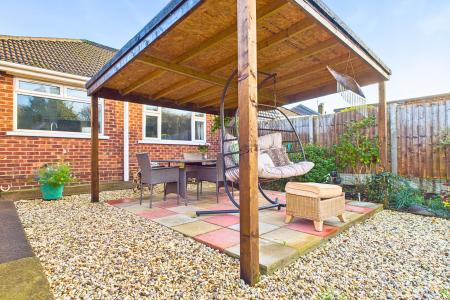 2 bedroom Semi-detached bungalow for sale in Western Drive, Barton-upon-Humber, North Lincolnshire, DN18