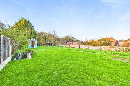 2 bedroom Semi-detached bungalow for sale in Western Drive, Barton-upon-Humber, North Lincolnshire, DN18