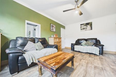 2 bedroom Semi-detached bungalow for sale in Western Drive, Barton-upon-Humber, North Lincolnshire, DN18