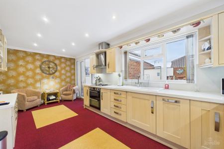 3 bedroom Detached bungalow for sale in Killicks Rise, Barton-upon-Humber, North Lincolnshire, DN18