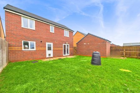 4 bedroom Detached house for sale in Poppyfield Way, Winterton, North Lincolnshire, DN15