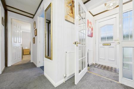 2 bedroom Park home for sale in Barton Broads Park, Barton-upon-Humber, North Lincolnshire, DN18