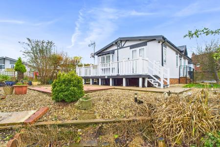 2 bedroom Park home for sale in Barton Broads Park, Barton-upon-Humber, North Lincolnshire, DN18