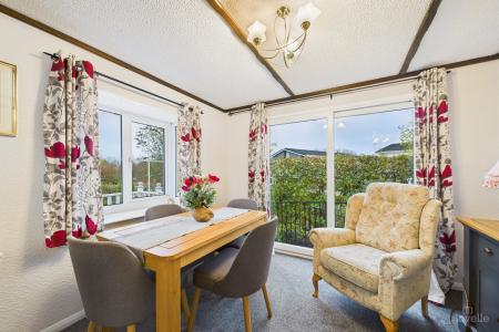 2 bedroom Park home for sale in Barton Broads Park, Barton-upon-Humber, North Lincolnshire, DN18