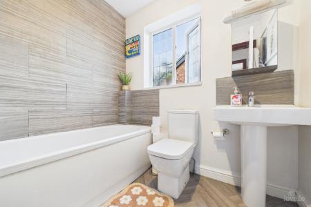 3 bedroom Semi-detached house for sale in Hawthorn Rise, Barrow-upon-Humber, North Lincolnshire, DN19