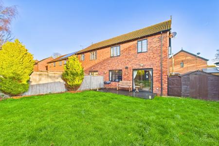 3 bedroom Semi-detached house for sale in Hawthorn Rise, Barrow-upon-Humber, North Lincolnshire, DN19