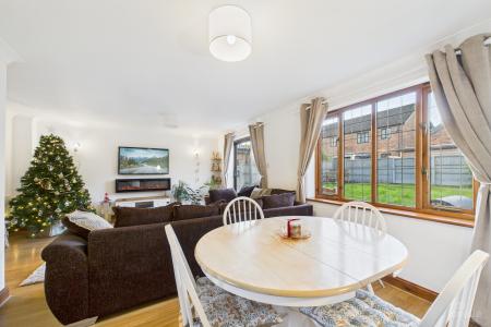 3 bedroom Semi-detached house for sale in Hawthorn Rise, Barrow-upon-Humber, North Lincolnshire, DN19