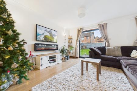 3 bedroom Semi-detached house for sale in Hawthorn Rise, Barrow-upon-Humber, North Lincolnshire, DN19