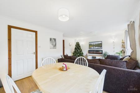 3 bedroom Semi-detached house for sale in Hawthorn Rise, Barrow-upon-Humber, North Lincolnshire, DN19