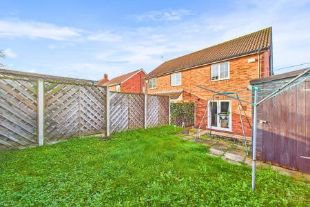 2 bedroom Semi-detached house for sale in Glanford Rise, Barton-upon-Humber, North Lincolnshire, DN18