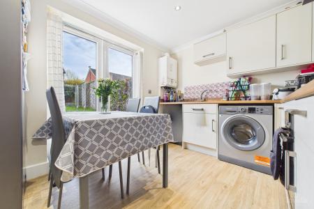 2 bedroom Semi-detached house for sale in Glanford Rise, Barton-upon-Humber, North Lincolnshire, DN18