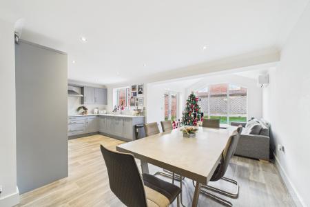 4 bedroom Detached house for sale in Canberra View, Barton-upon-Humber, North Lincolnshire, DN18