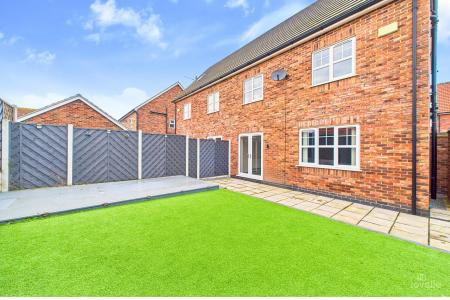 4 bedroom Semi-detached house for sale in Bayleaf Lane, Barton-upon-Humber, North Lincolnshire, DN18