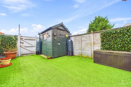 2 bedroom Semi-detached house for sale in Tangarth Court, Barton-upon-Humber, North Lincolnshire, DN18