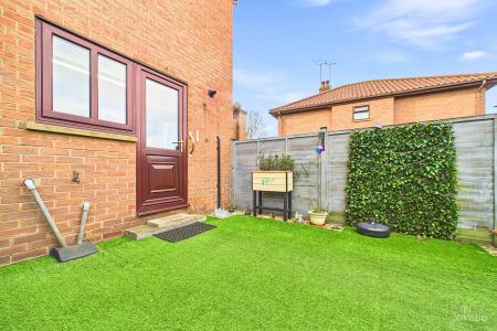 2 bedroom Semi-detached house for sale in Tangarth Court, Barton-upon-Humber, North Lincolnshire, DN18