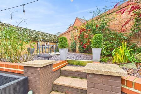 4 bedroom Detached house for sale in Oak Grove, Barrow-upon-Humber, North Lincolnshire, DN19