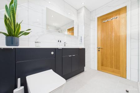 4 bedroom Detached house for sale in Oak Grove, Barrow-upon-Humber, North Lincolnshire, DN19