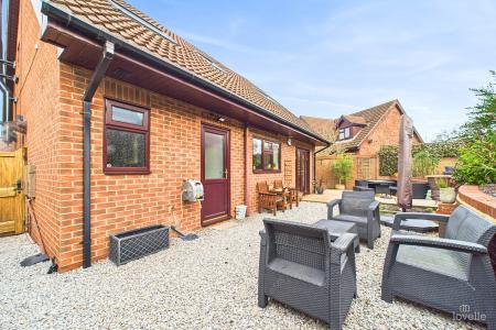4 bedroom Detached house for sale in Oak Grove, Barrow-upon-Humber, North Lincolnshire, DN19
