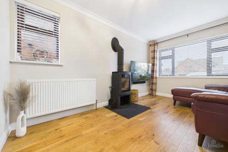 4 bedroom Detached house for sale in Oak Grove, Barrow-upon-Humber, North Lincolnshire, DN19