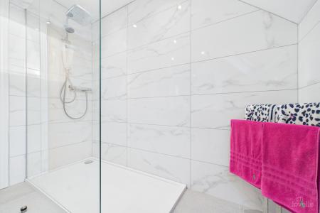 4 bedroom Detached house for sale in Oak Grove, Barrow-upon-Humber, North Lincolnshire, DN19