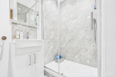 4 bedroom Detached house for sale in Oak Grove, Barrow-upon-Humber, North Lincolnshire, DN19