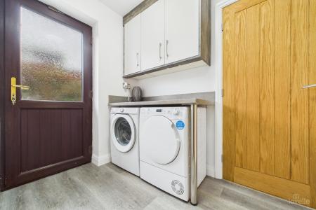 4 bedroom Detached house for sale in Oak Grove, Barrow-upon-Humber, North Lincolnshire, DN19