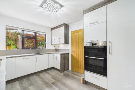 4 bedroom Detached house for sale in Oak Grove, Barrow-upon-Humber, North Lincolnshire, DN19