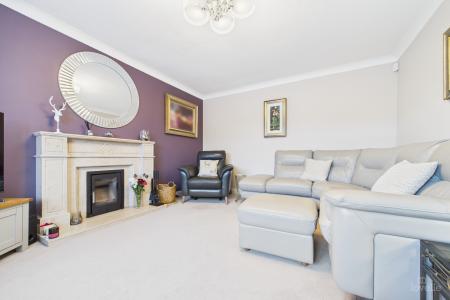 4 bedroom Detached house for sale in Oak Grove, Barrow-upon-Humber, North Lincolnshire, DN19