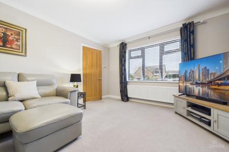 4 bedroom Detached house for sale in Oak Grove, Barrow-upon-Humber, North Lincolnshire, DN19