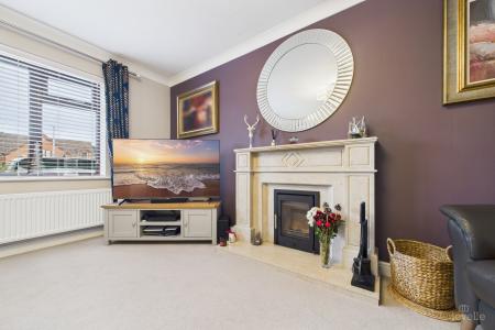 4 bedroom Detached house for sale in Oak Grove, Barrow-upon-Humber, North Lincolnshire, DN19