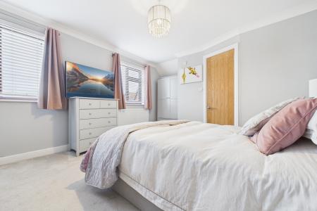 4 bedroom Detached house for sale in Oak Grove, Barrow-upon-Humber, North Lincolnshire, DN19