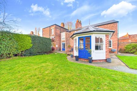 4 bedroom Semi-detached house for sale in Queen Street, Barton-upon-Humber, North Lincolnshire, DN18